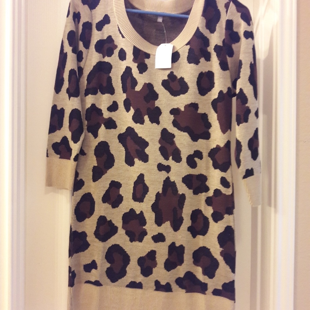 Leopard print 3/4 sleeve sweater